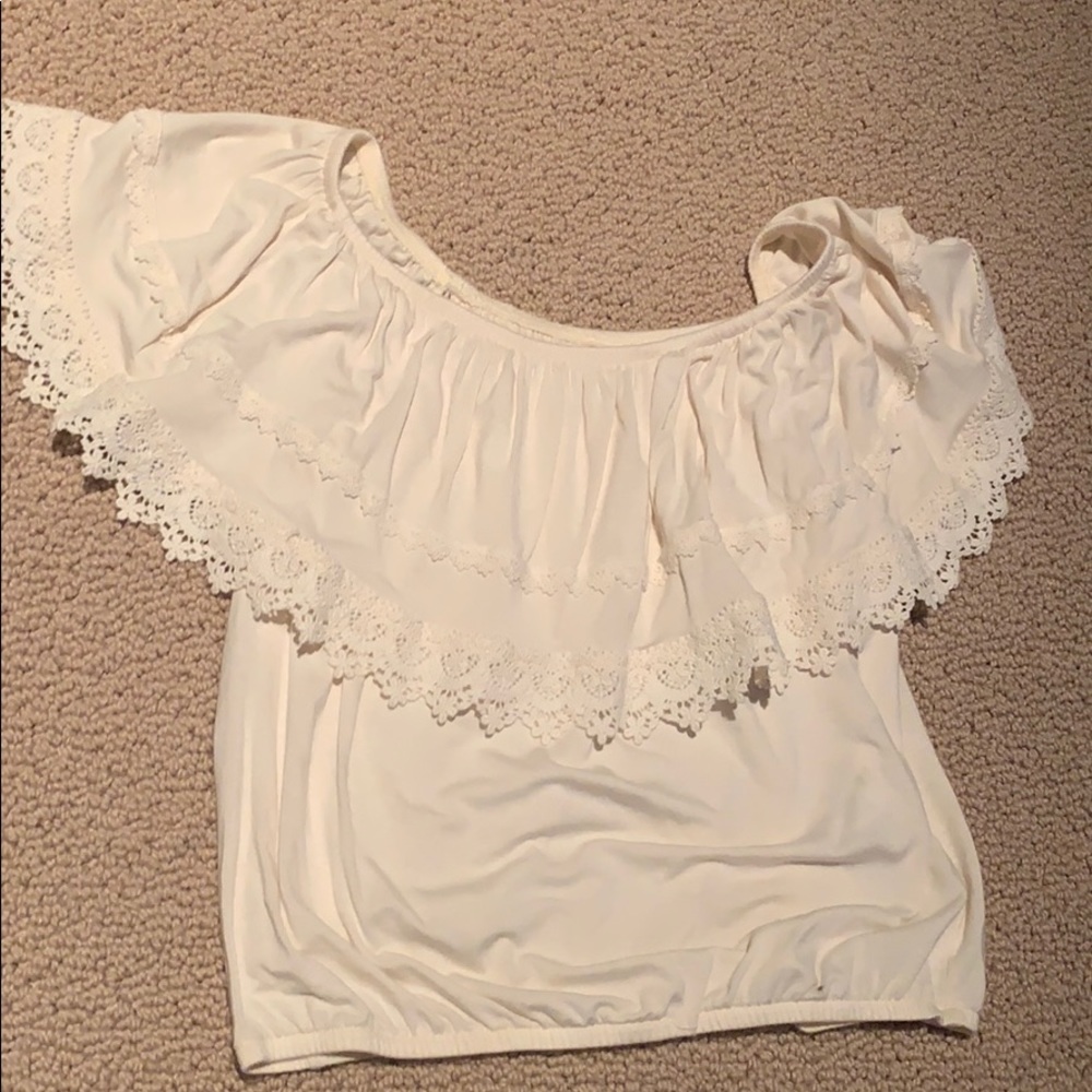 Off the shoulder hollister top!